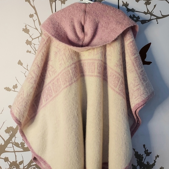 TUNDRA 100% Scandinavian Yarn Virgin Wool Cape... - Picture 12 of 14